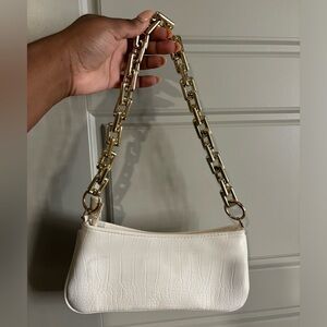 Cute classy shoulder bag.